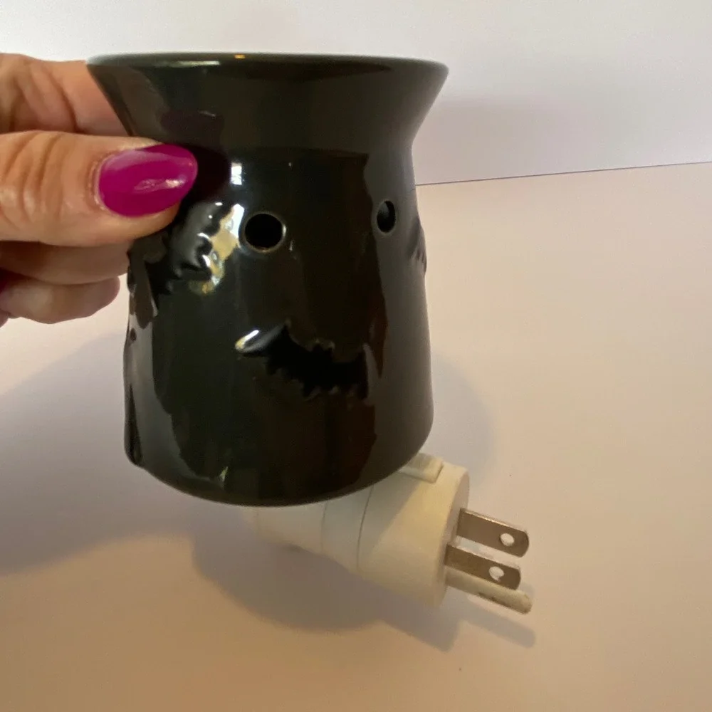 Scentsy Wax Warmer Black Excellent Halloween Bats Spooky Tree Plug-In